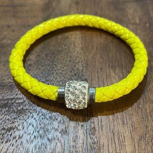 Braided Leather Bracelet with Magnetic
Crystal Clasp. Fits up to a 7" Wrist.